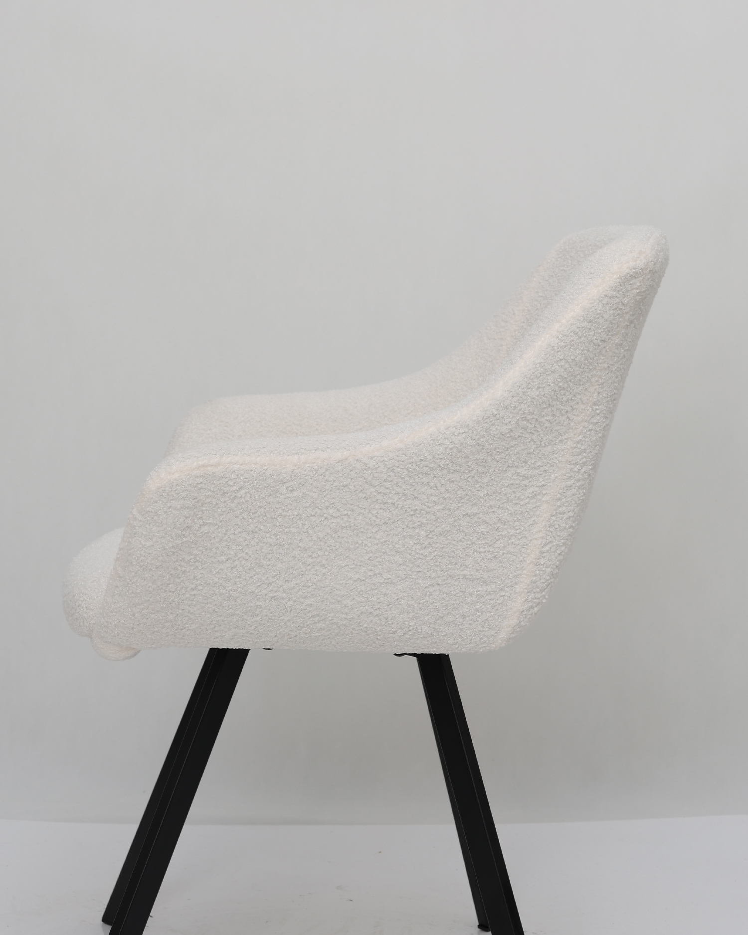 Cathaoireacha bia upholstered cluthar Cathaoireacha bia upholstered cluthar