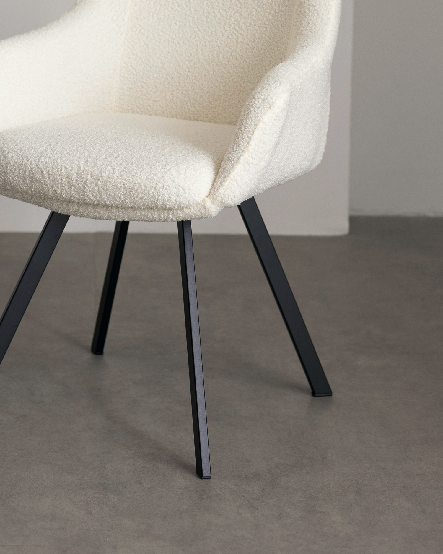 Cathaoireacha bia upholstered cluthar Cathaoireacha bia upholstered cluthar