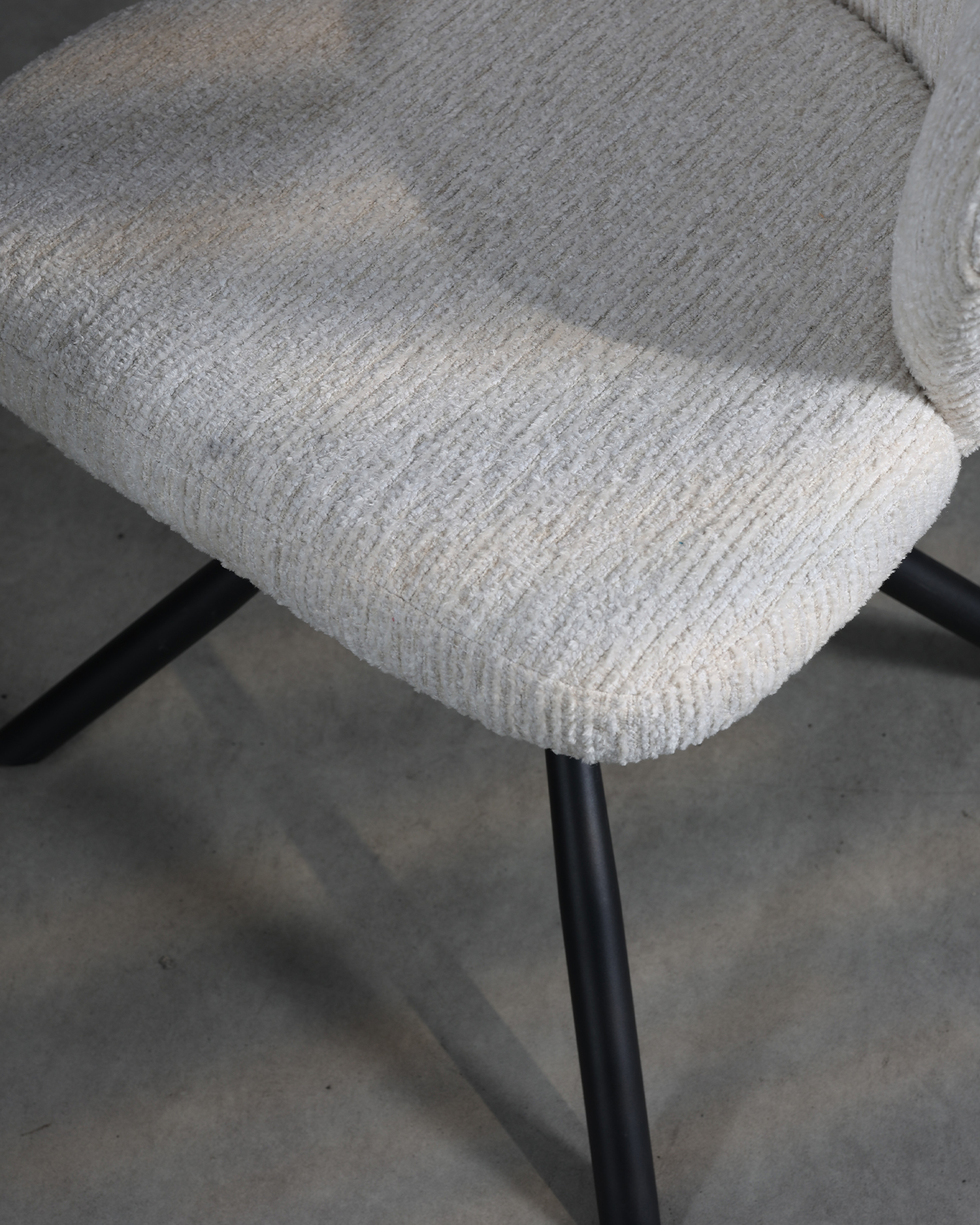 Cathaoireacha seomra bia sclóine bán Cathaoireacha seomra bia sclóine bán