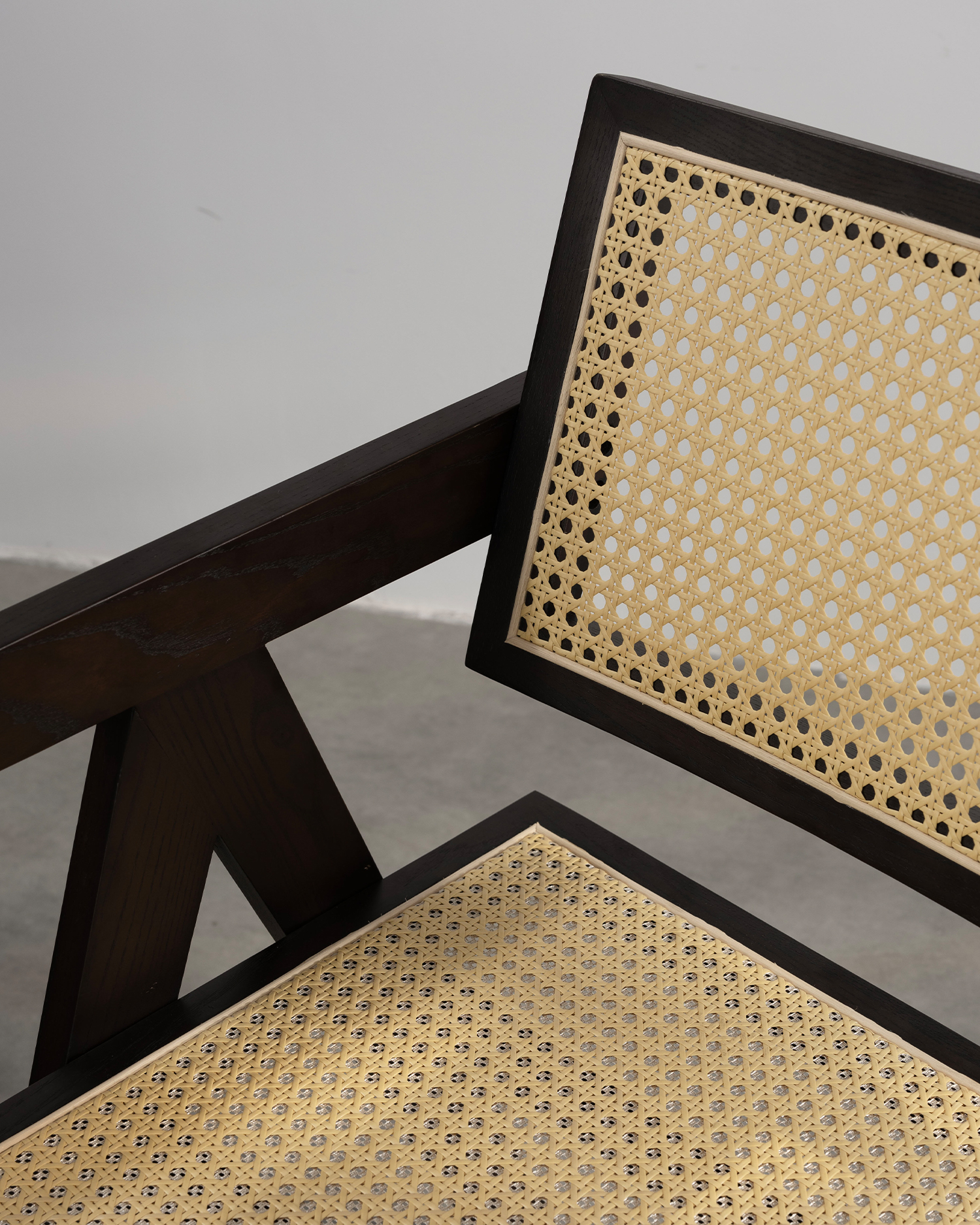 Cathaoireacha itheacháin adhmaid íostach Rattan Cathaoireacha itheacháin adhmaid íostach Rattan