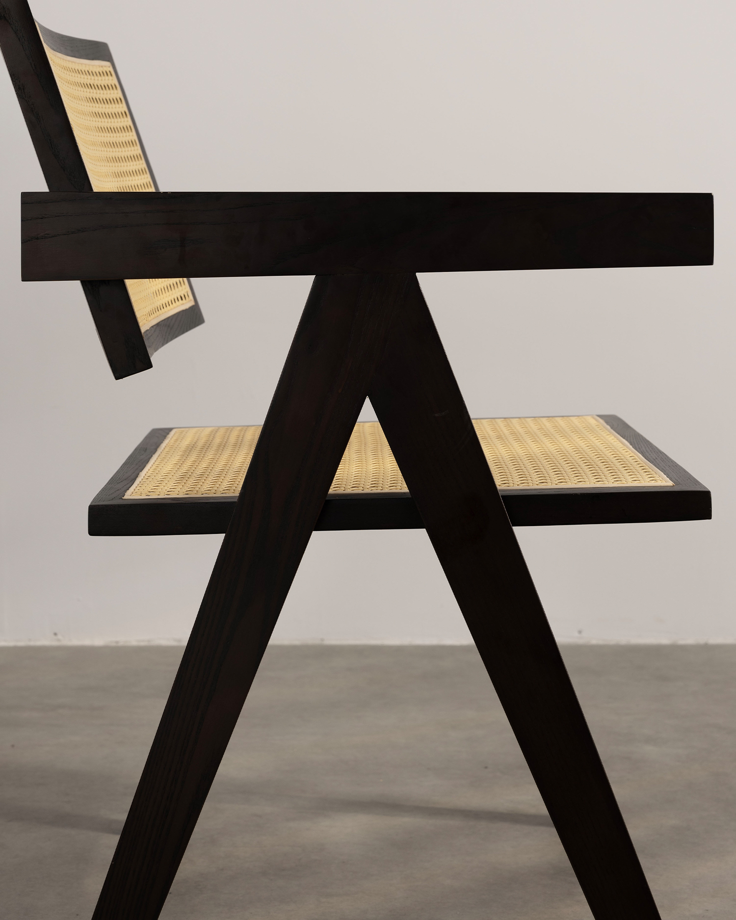 Cathaoireacha itheacháin adhmaid íostach Rattan Cathaoireacha itheacháin adhmaid íostach Rattan