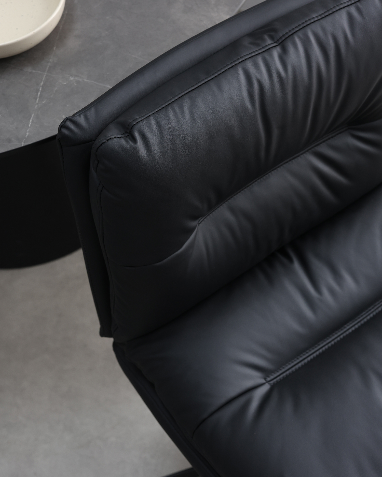 Cathaoireacha oifige lounge fabraice Cathaoireacha oifige lounge fabraice