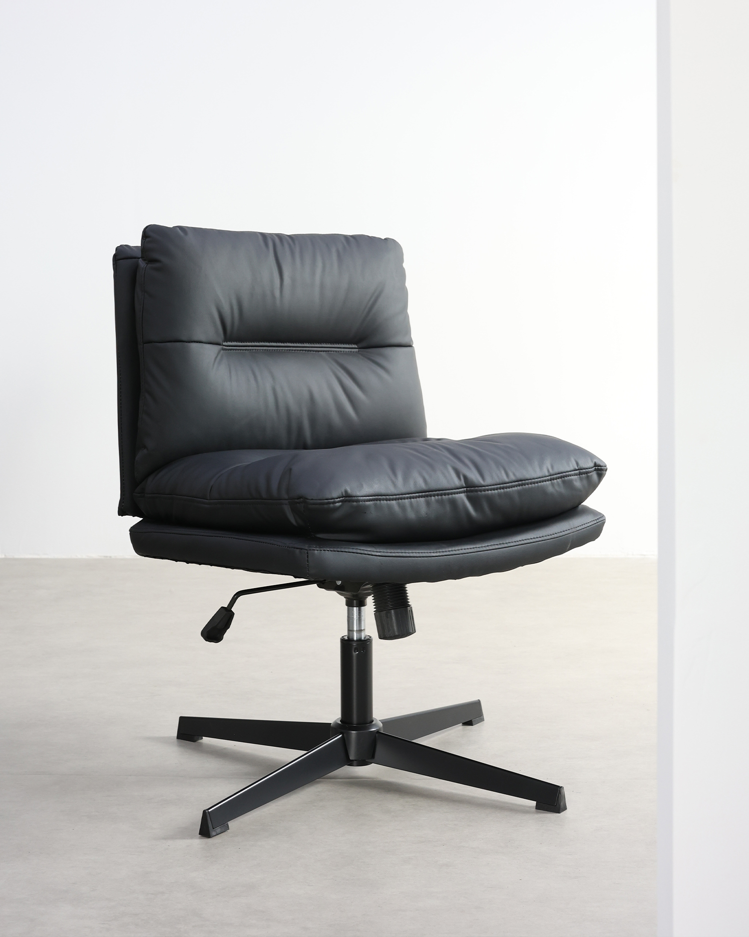 Cathaoireacha oifige lounge fabraice Cathaoireacha oifige lounge fabraice