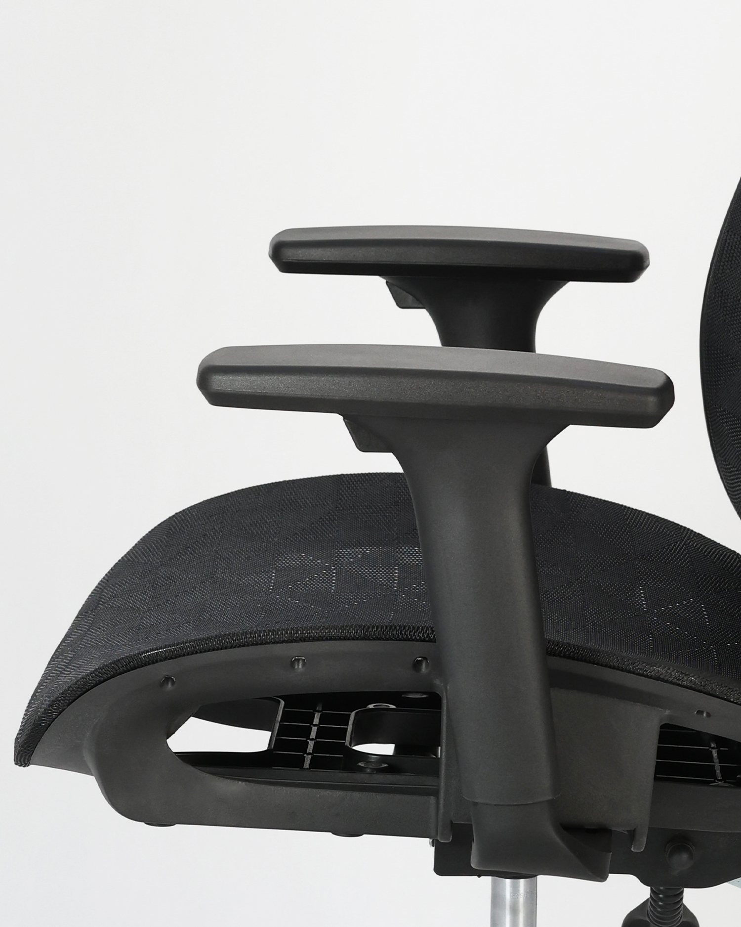 Cathaoir Oifige Armrest Inchoigeartaithe Cathaoir Oifige Armrest Inchoigeartaithe