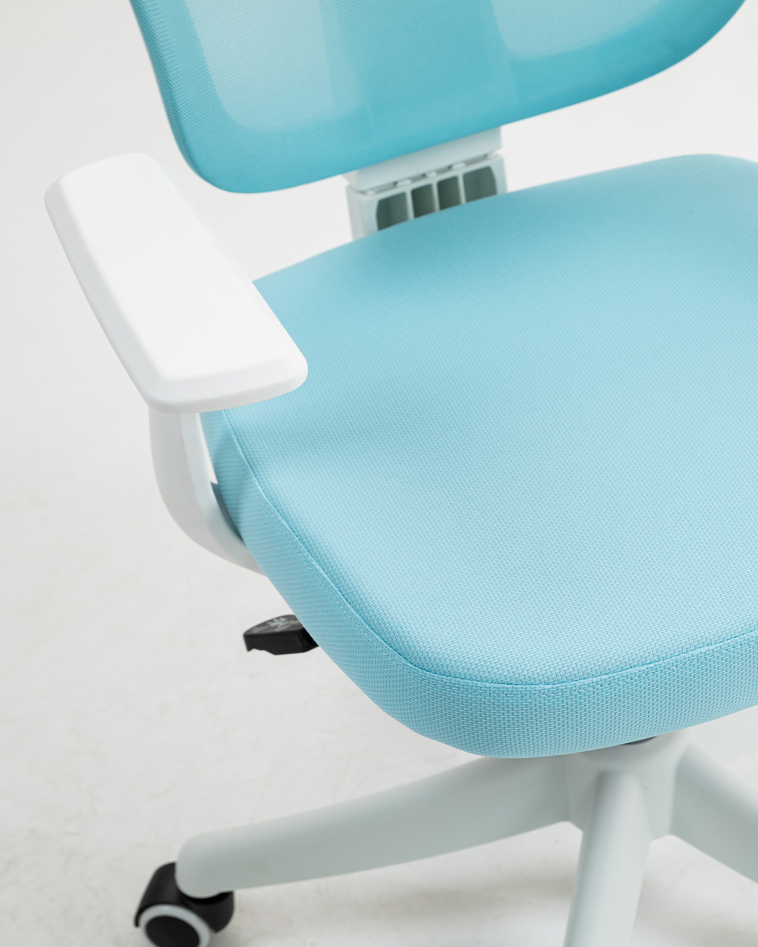 Cathaoireacha seomra comhdhála Cathaoireacha seomra comhdhála